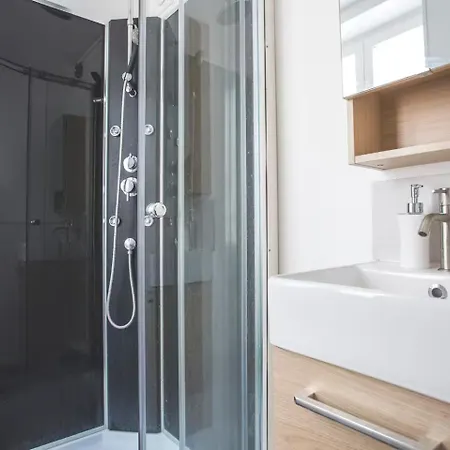 Colocation De Luxe à Avec Jardin Maison d'hôtes