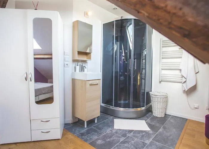 Guest house Colocation De Luxe A Avec Jardin