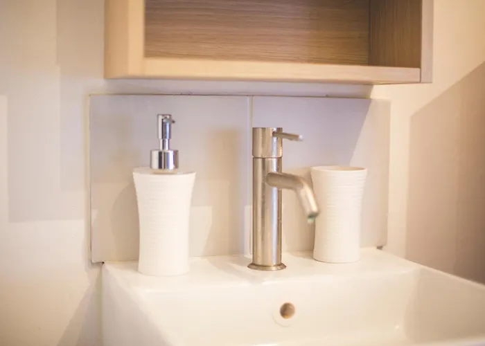 Guest house Colocation De Luxe A Avec Jardin