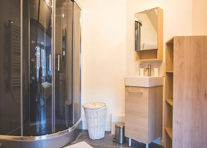 Guest house Colocation De Luxe A Avec Jardin *