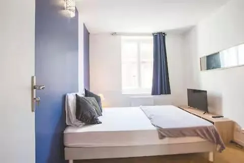 Guest house Colocation De Luxe A Avec Jardin *