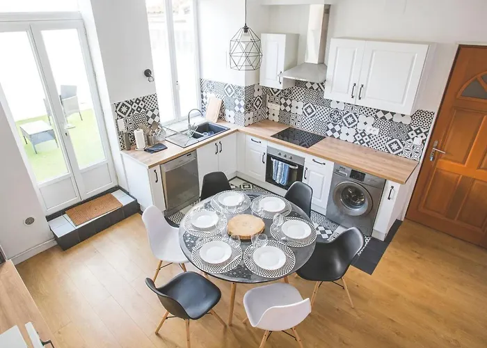 Guest house Colocation De Luxe A Avec Jardin *