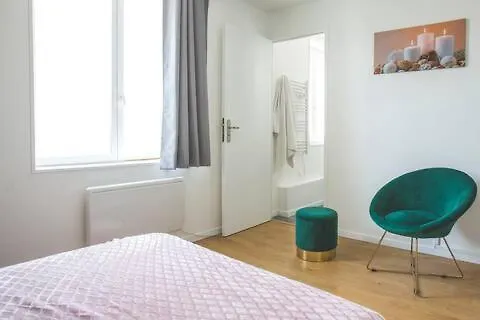 Guest house Colocation De Luxe A Avec Jardin *